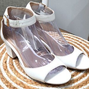 Dream Pairs Womans White Block Heel Shoes, Size 8.5